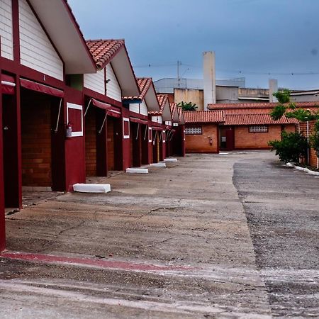 Hotel E Motel Madrugada Itu Exterior foto